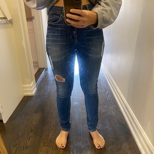 Guess Jeans- Skinny ripped high waisted, with stretch.